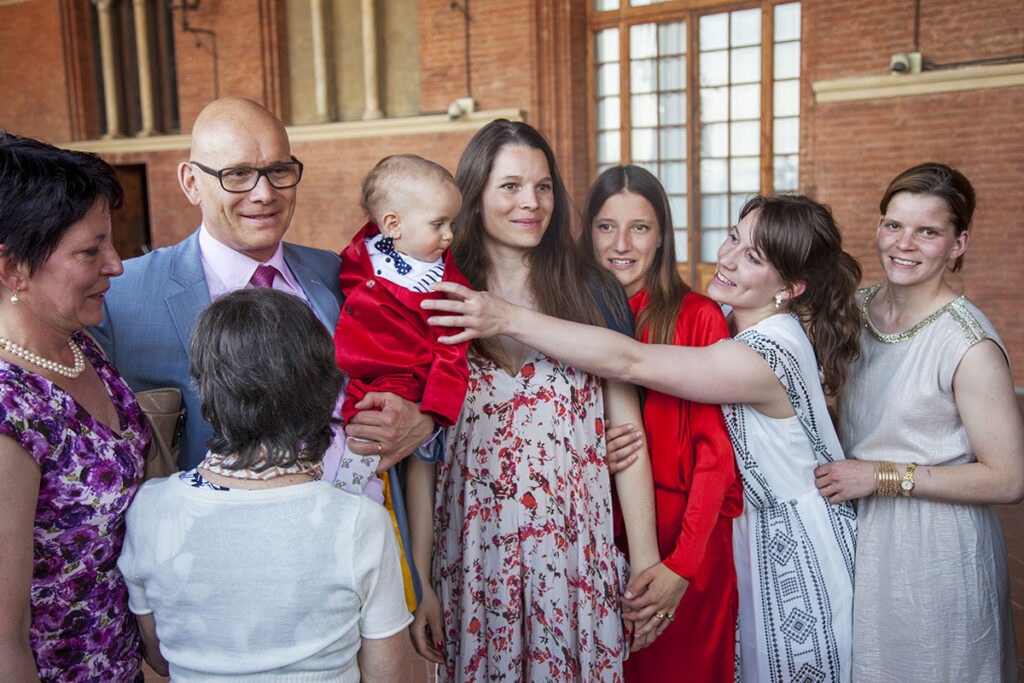 Photographie de groupe de la famille de la mariée à Sienne.